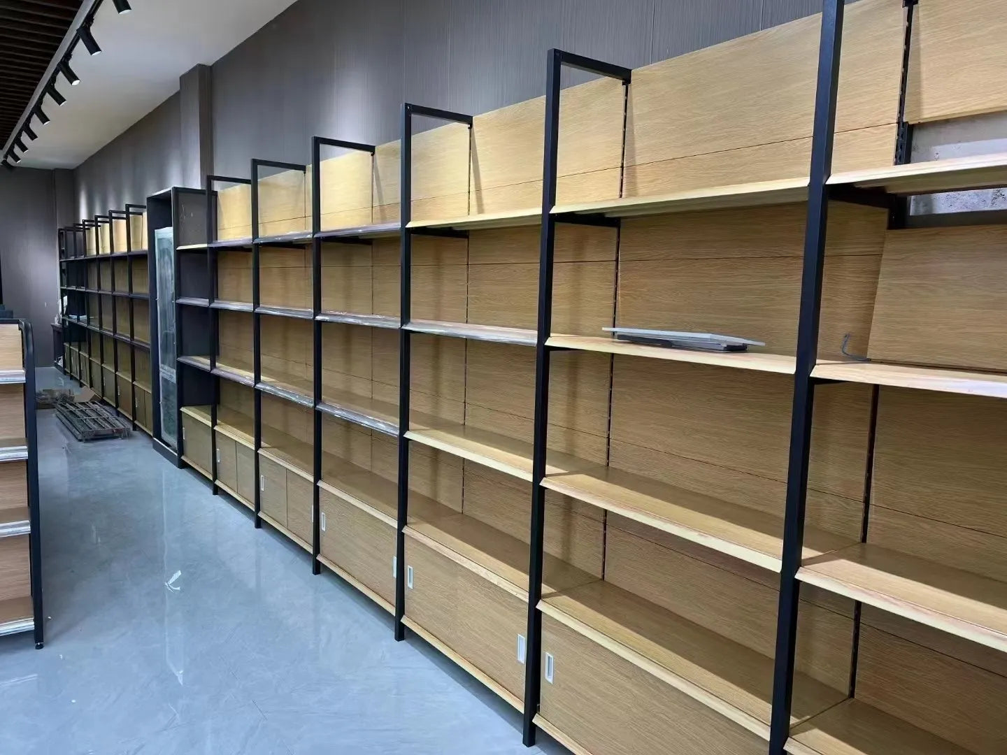 Kaso Shelves